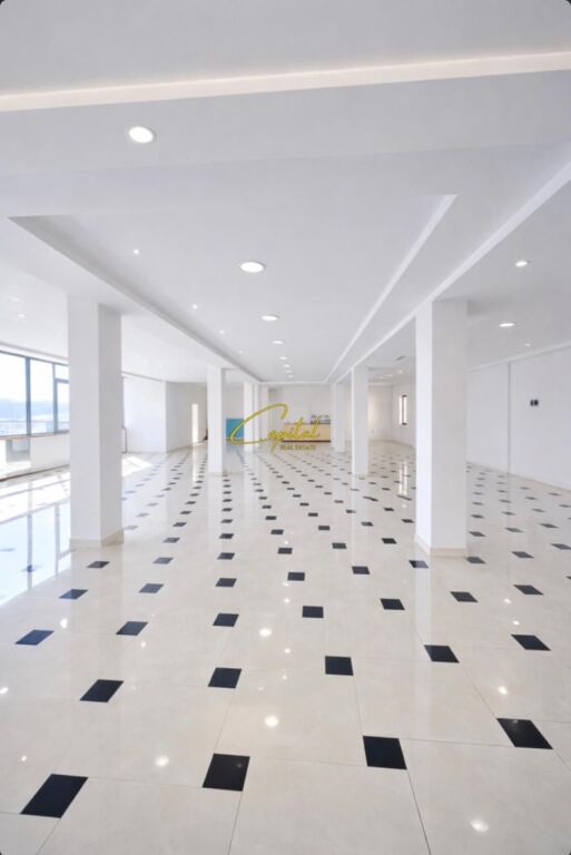 AMBIENT BIZNESI ME QIRA 934 M2 SAUK 11.000 EURO