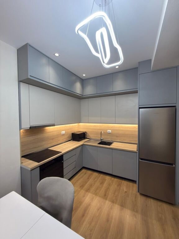 Jepet me qera apartament 1+1 tek Kadiu