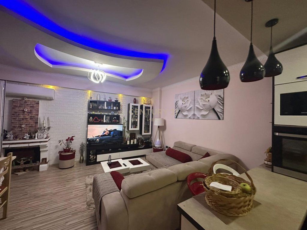 Shitet apartament 3+1 (i konvertuar nga 2+1) në Fresk – Kompleksi Rafaelo