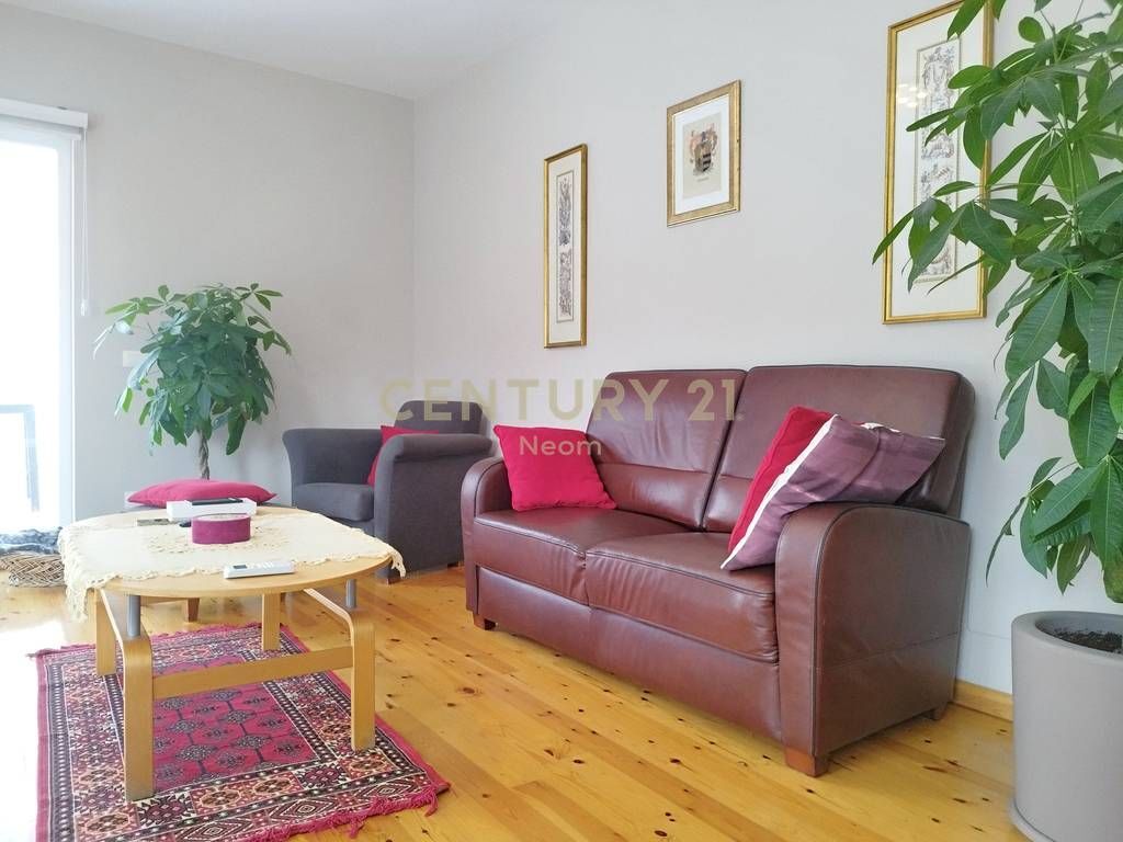 JEPET ME QIRA PENTHOUSE 3+1, KOPSHTI BOTANIK! 1,300 € /Muaj