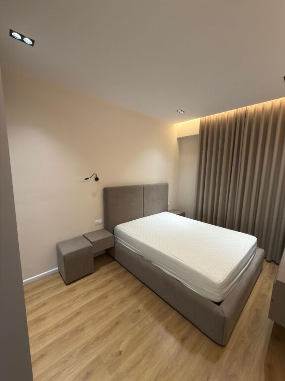 Jepet me qera apartament 1+1 tek Kadiu