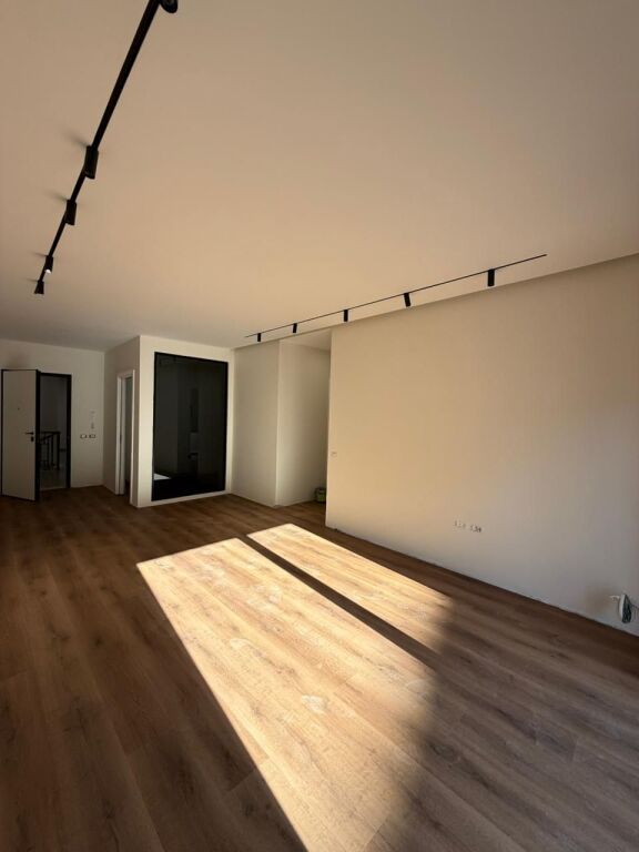 🏡 SHITET APARTAMENT 2+1+2 + POST PARKIMI – LIQENI I THATË (PRANË RADISSON)