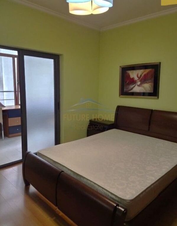 Shitet, Apartament 1+1, Rruga Tefta Tashko Koço, Tiranë.