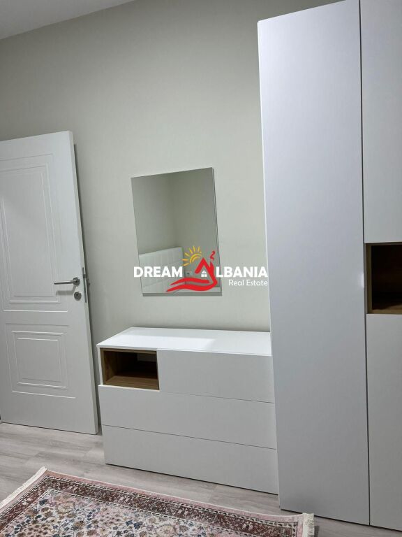 Jepet me qera apartament 2+1+post parkimi tek rruga e Durrsit prane Colosseo (ID 4219386)