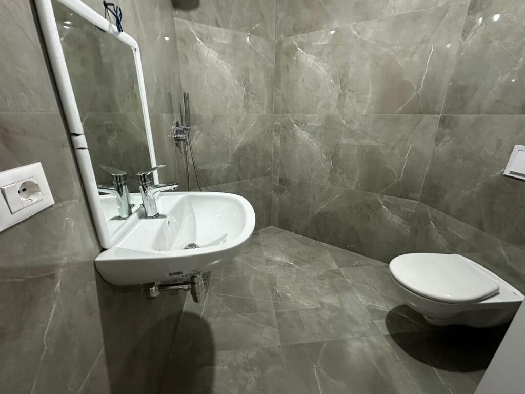 Apartament Për Qira 2+1 PER ZYRE TE ARLIS