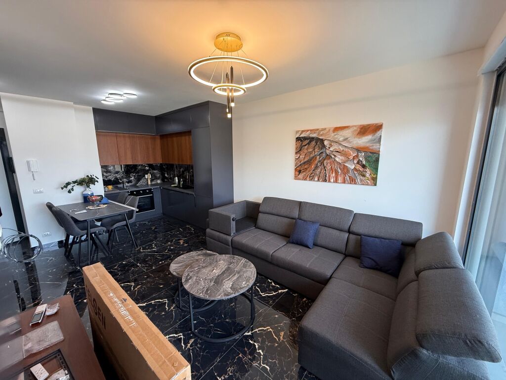 Jepet me qera Apartament 1+1 Caza Italia