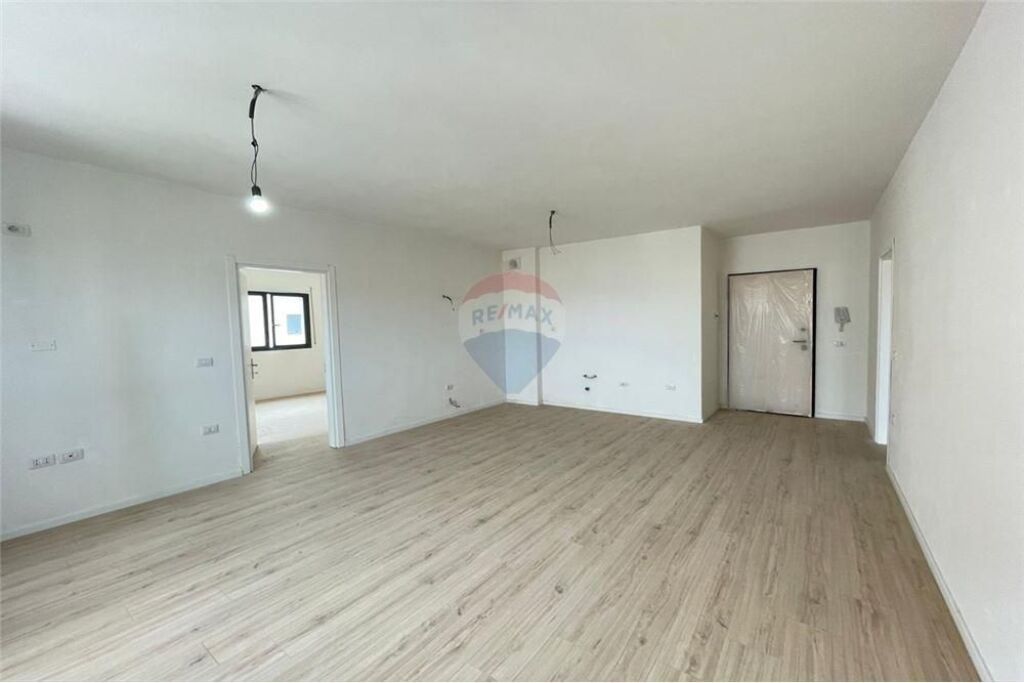 🏢 Apartament 2+1 për Shitje – pranë Bar Urban, Transballkanike, Vlorë