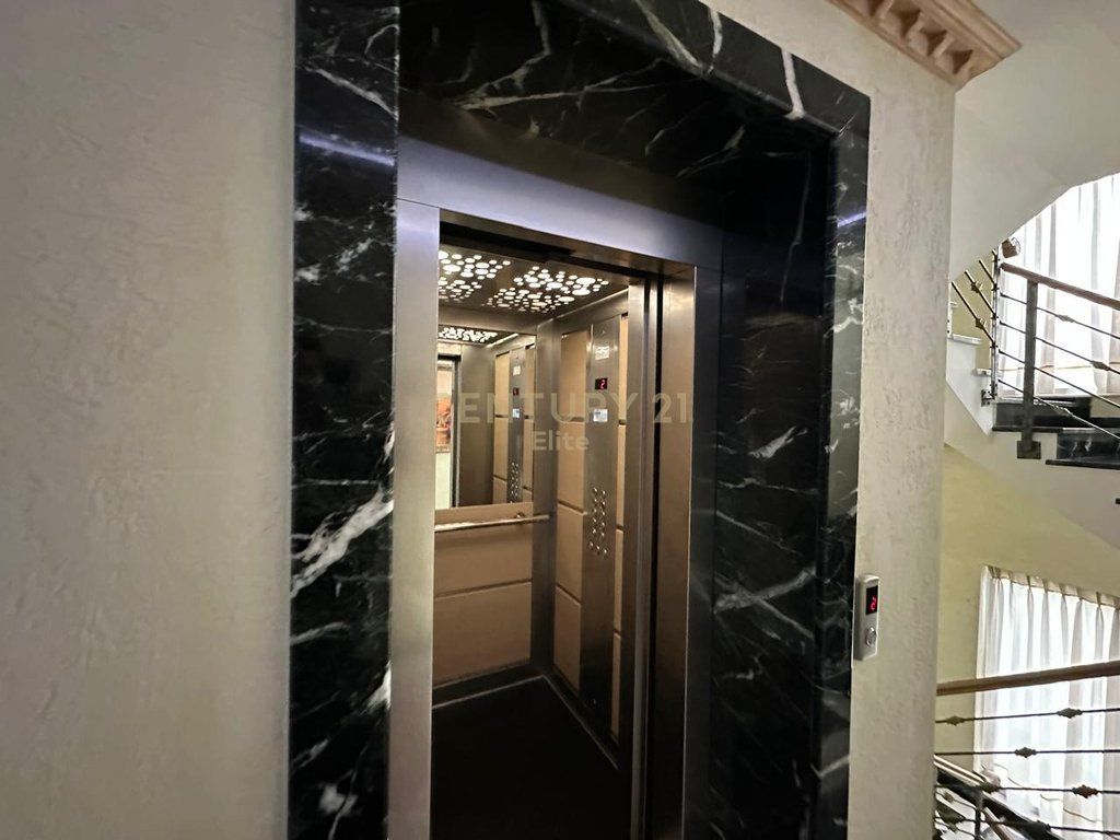 Hotel Ber Ristorante in affitto nella zona di Kombinat 10.000 € /Mese