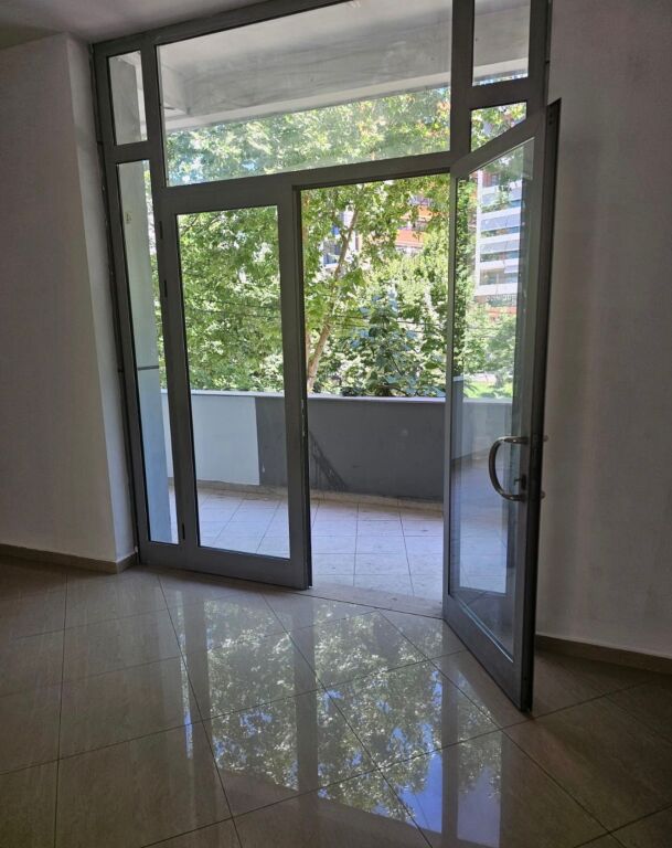 Negozio (Tipo di attività) in Vendita con Prezzo di Riferimento