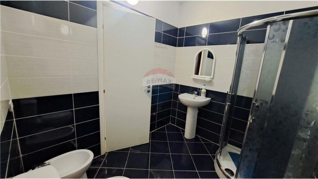 Apartment 1+1 (including a closed garage) for sale, Lungomare, Vlore