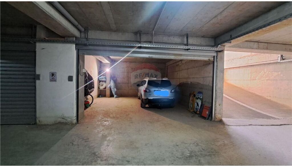 Apartment 1+1 (including a closed garage) for sale, Lungomare, Vlore