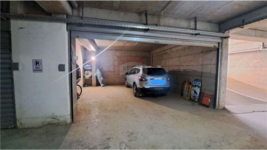 Apartment 1+1 (including a closed garage) for sale, Lungomare, Vlore