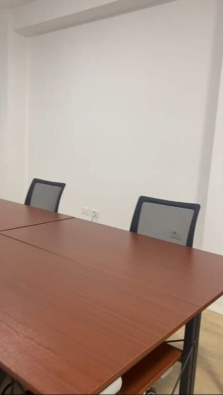 ZYRE ME QERA 67 M2 SIRI KODRA 600 EURO