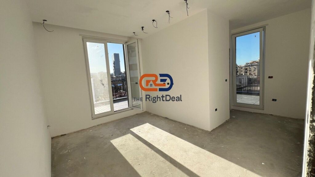 Vicino al Mercato Elettrico, Appartamento 2+1+2 con Veranda e Vista Fantastica in Vendita!!!