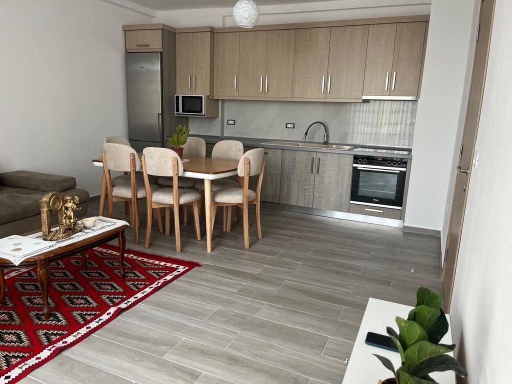 Apartament 3+1+2 me qera rruga 5 maj