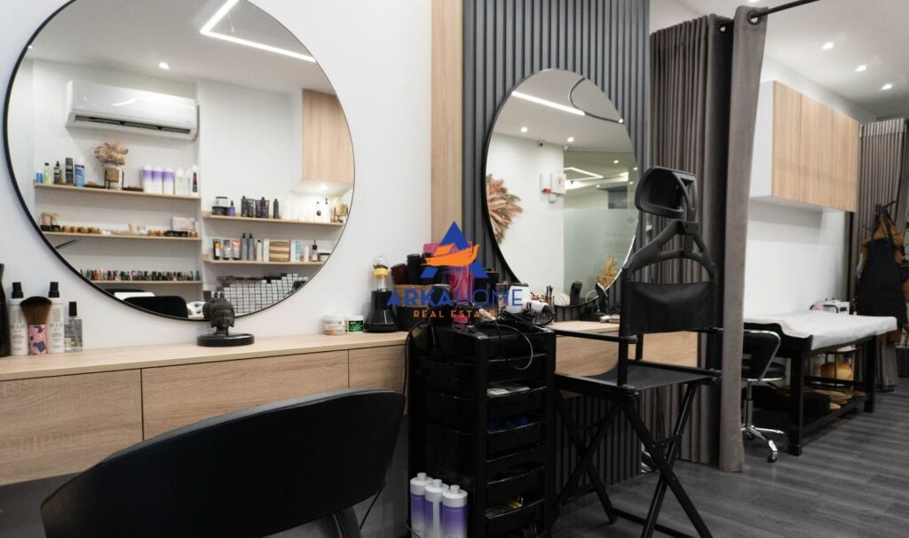 SHITET AMBIENT BIZNESI SALLON ESTETIK 38M2 "BULEVARDI ZOGU I PARE , PERBALL MARTENITETIT GERALDIN" 17.000 EURO