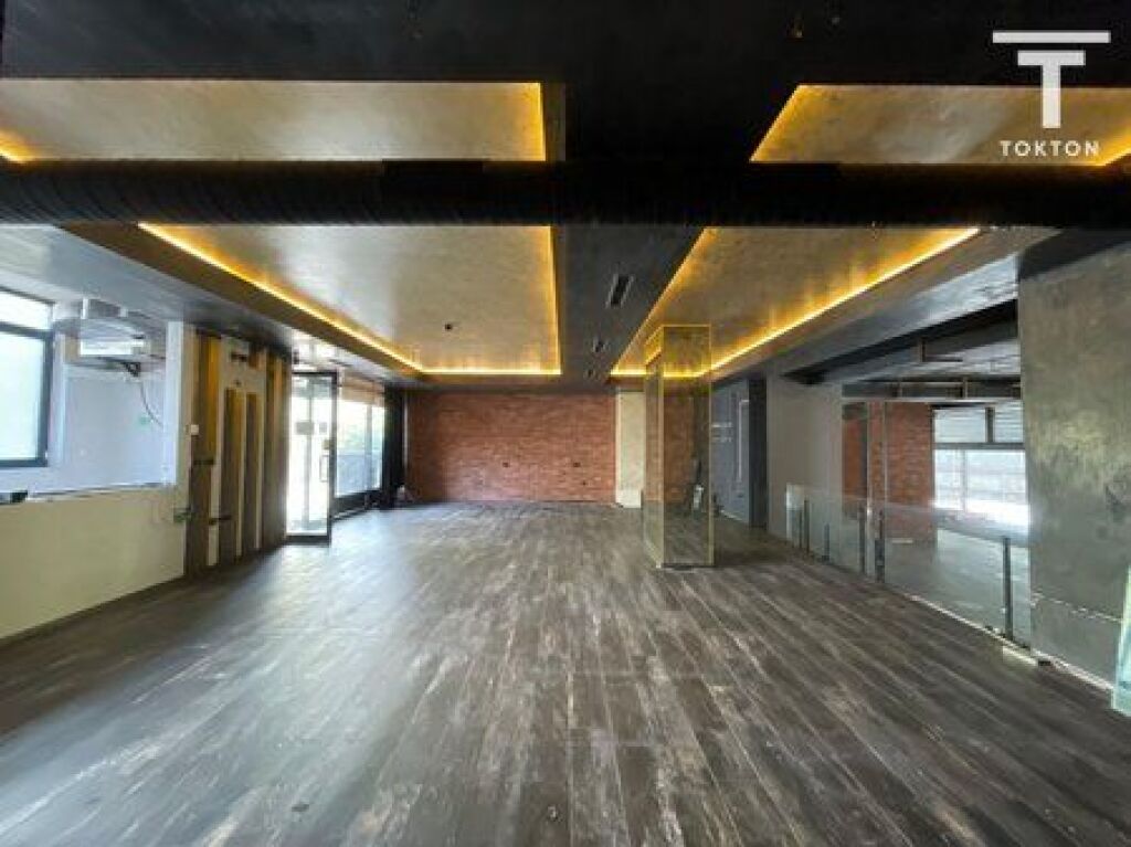 QIRA, AMBIENT BIZNESI, 21 DHJETORI, TIRANË