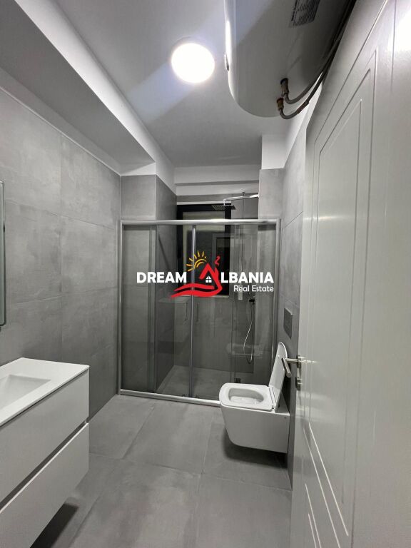 Jepet me qera apartament 2+1+post parkimi tek rruga e Durrsit prane Colosseo (ID 4219386)
