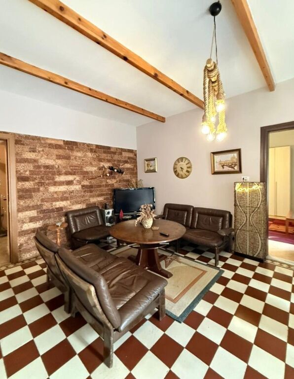 📌 Shtëpi Private me Qira tek Pazari i Ri