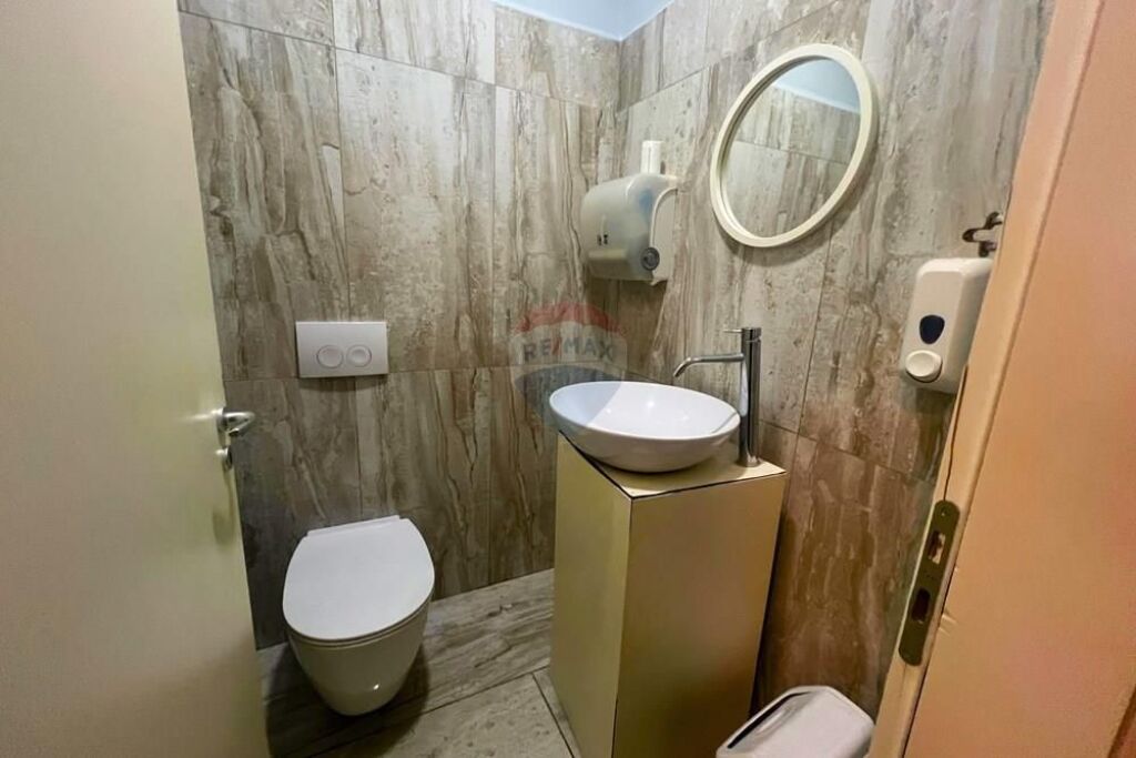 🍽️ Attività in Vendita – Ristorante in prima linea, Lungomare, Vlora