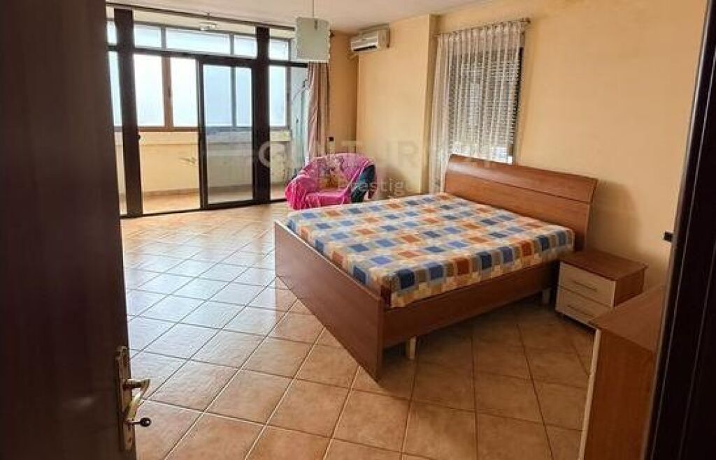 APARTAMENT 2+1 ME QIRA PERBALLE KOMPLEKSIT DELIJORGJI!