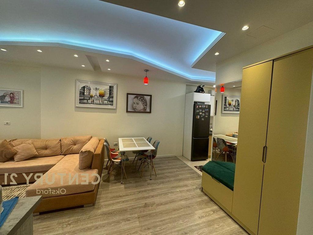 shitet 1+1 te komuna e parisit