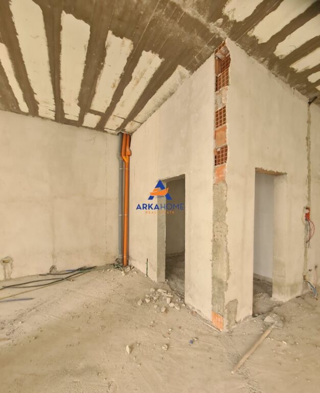 LOCALE IN VENDITA 120M2 "LIQENI I THATE RRUGA E ULLISHTES" 270.000 EURO