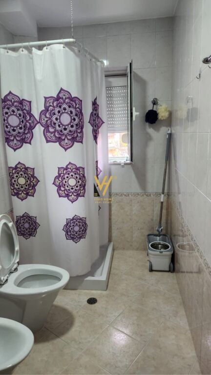 JEPET APARTAMENT 3+1+BLK ME QERA TE XHAMIA E TABAKVE 80.000 LEKE