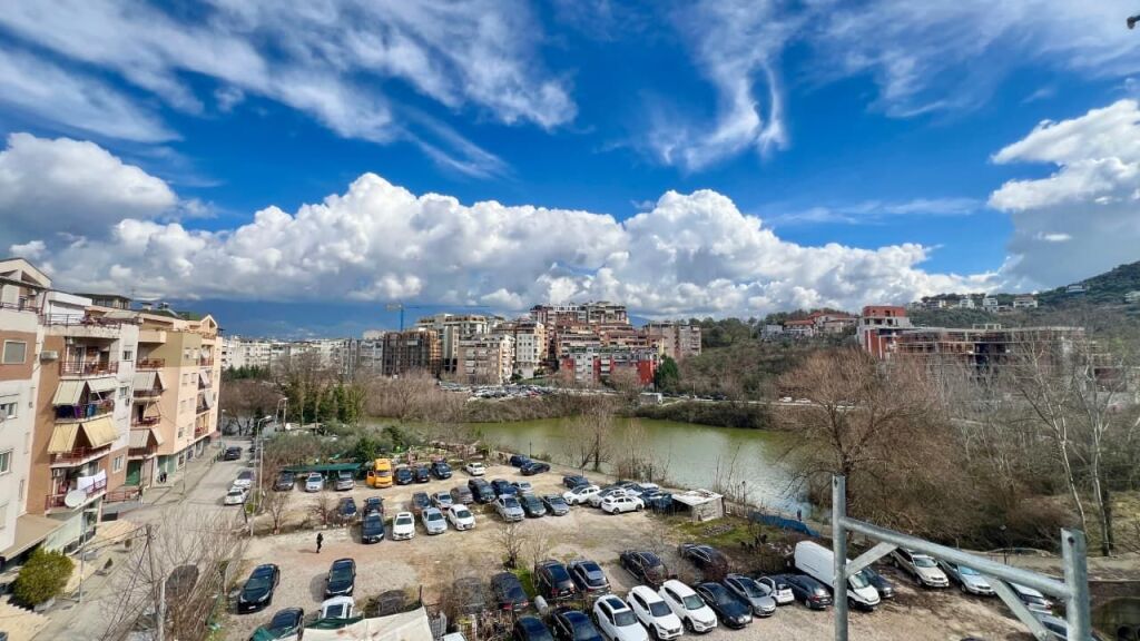 SHITET : 1+1📍Liqeni i That (Pamje Nga Liqeni✨️) - 155,000€ - || Pllt.V2026 - Kt.3 - Sp.71m² - Vetem 2 Hapa Larg Liqenit te That🏃🏻‍♂️