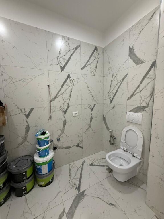 🏡 SHITET APARTAMENT 2+1+2 + POST PARKIMI – LIQENI I THATË (PRANË RADISSON)