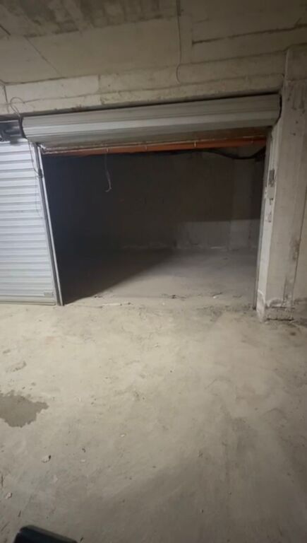 Jepet garazh/ magazine me qera Astir