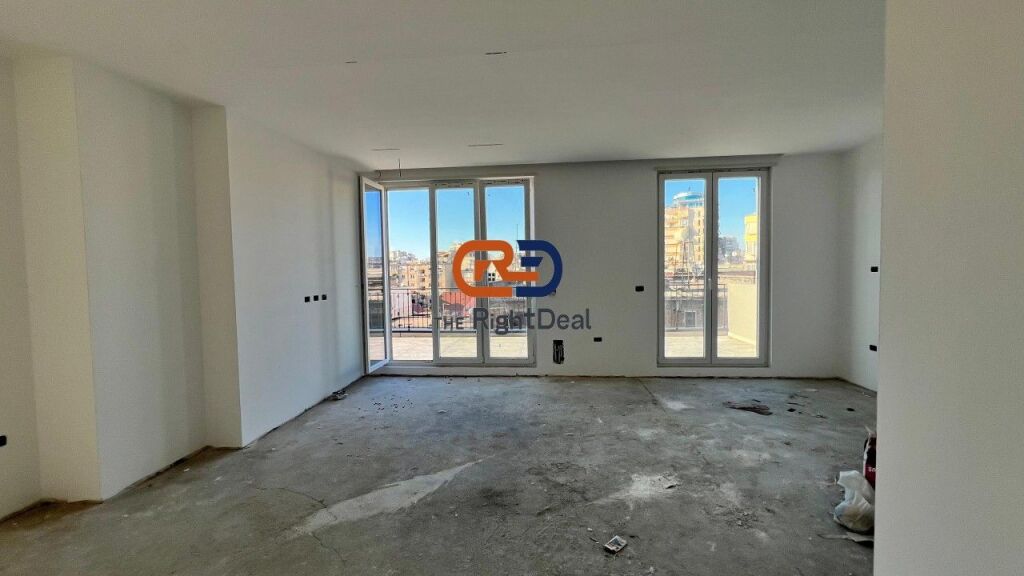 Vicino al Mercato Elettrico, Appartamento 2+1+2 con Veranda e Vista Fantastica in Vendita!!!