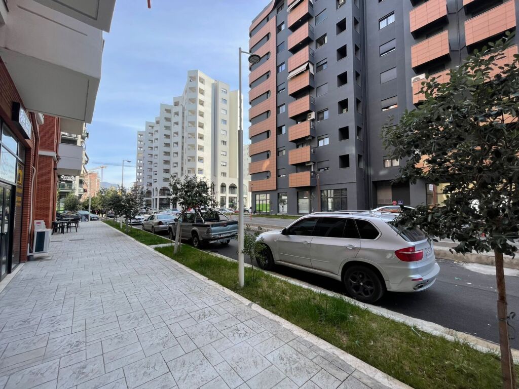 Ofrohet dyqan me qira