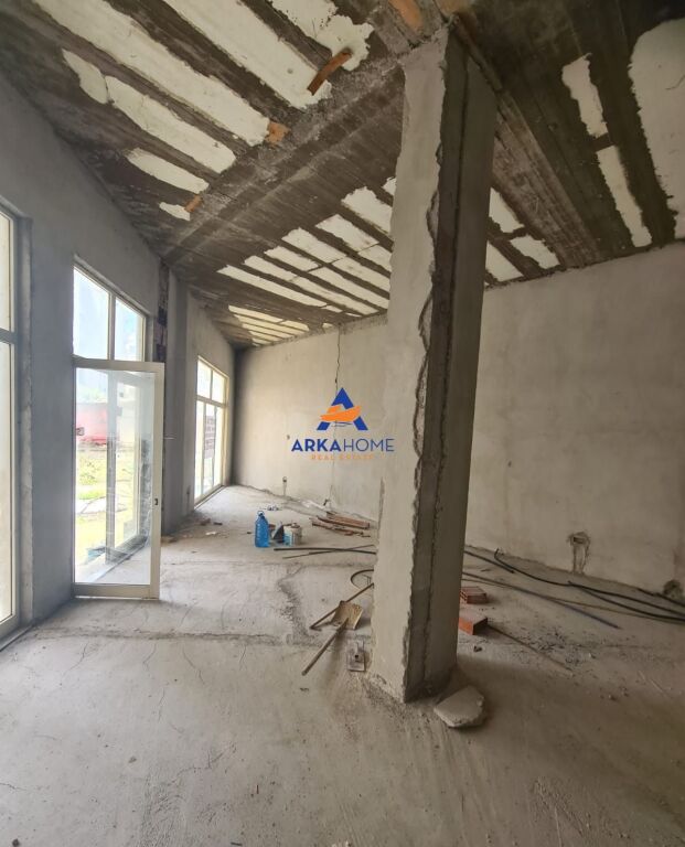LOCALE IN VENDITA 120M2 "LIQENI I THATE RRUGA E ULLISHTES" 270.000 EURO