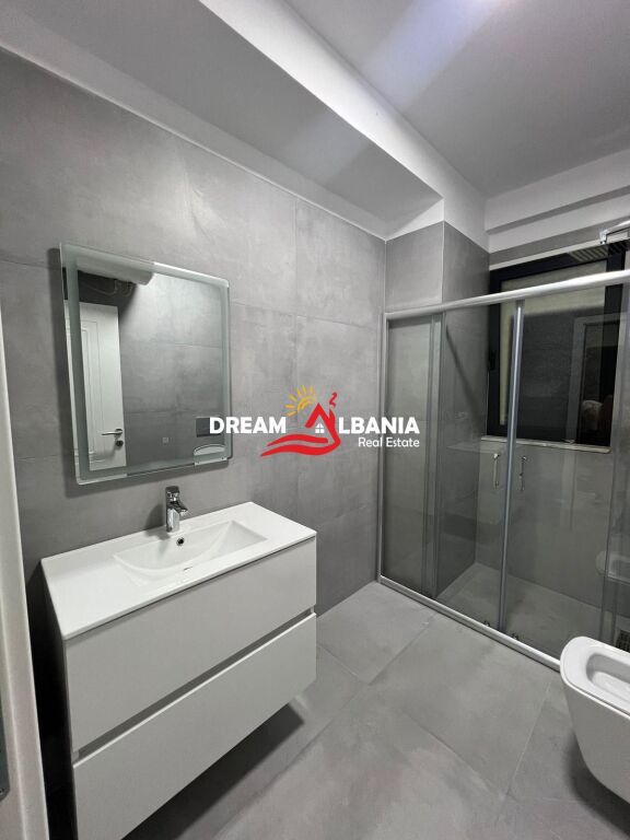 Jepet me qera apartament 2+1+post parkimi tek rruga e Durrsit prane Colosseo (ID 4219386)