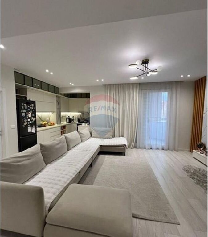 Vendesi in vendita 2+1+2 vicino allo Stadio Dinamo