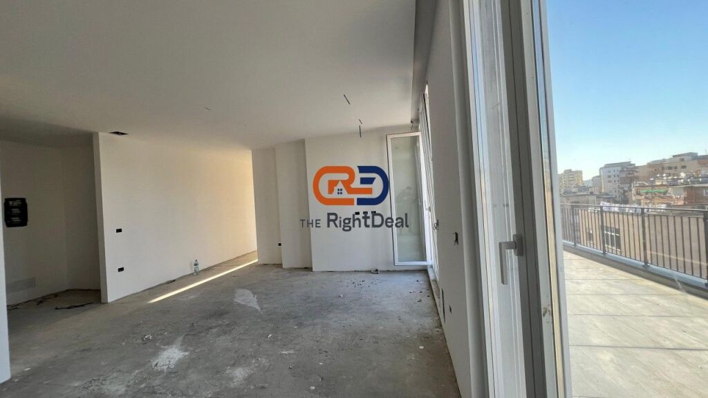 Vicino al Mercato Elettrico, Appartamento 2+1+2 con Veranda e Vista Fantastica in Vendita!!!