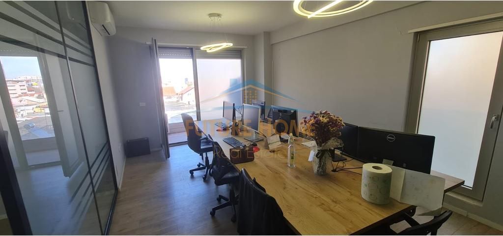 Qira, Ambient per Zyre, Zogu i Zi, Tirane !!