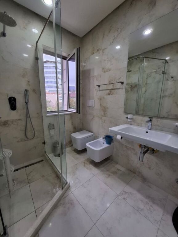 🏡 Jepet me qira 3+1 + sallon + aneks-kuzhinë  📍 Vendndodhja: Ish Tregu Elektrik💶 Çmimi: 800 Euro/muaj