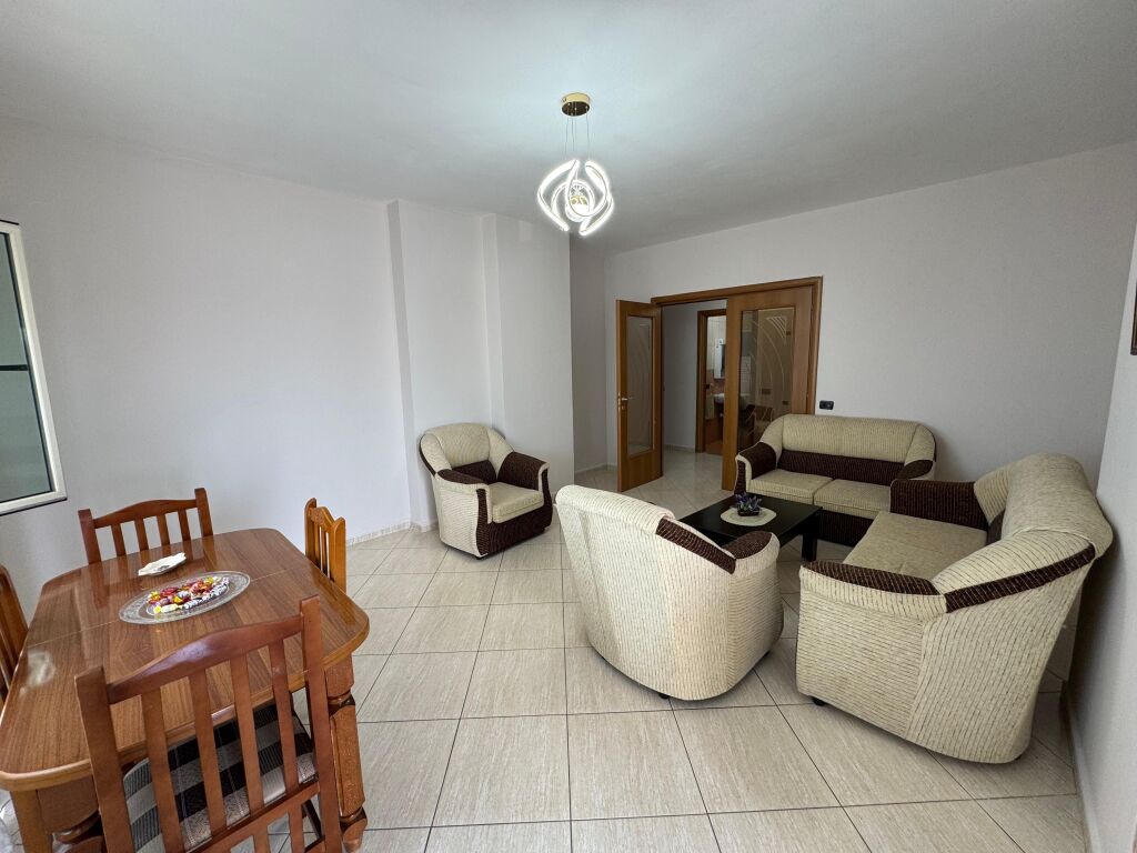 Jepet apartament me qera 2+1+2