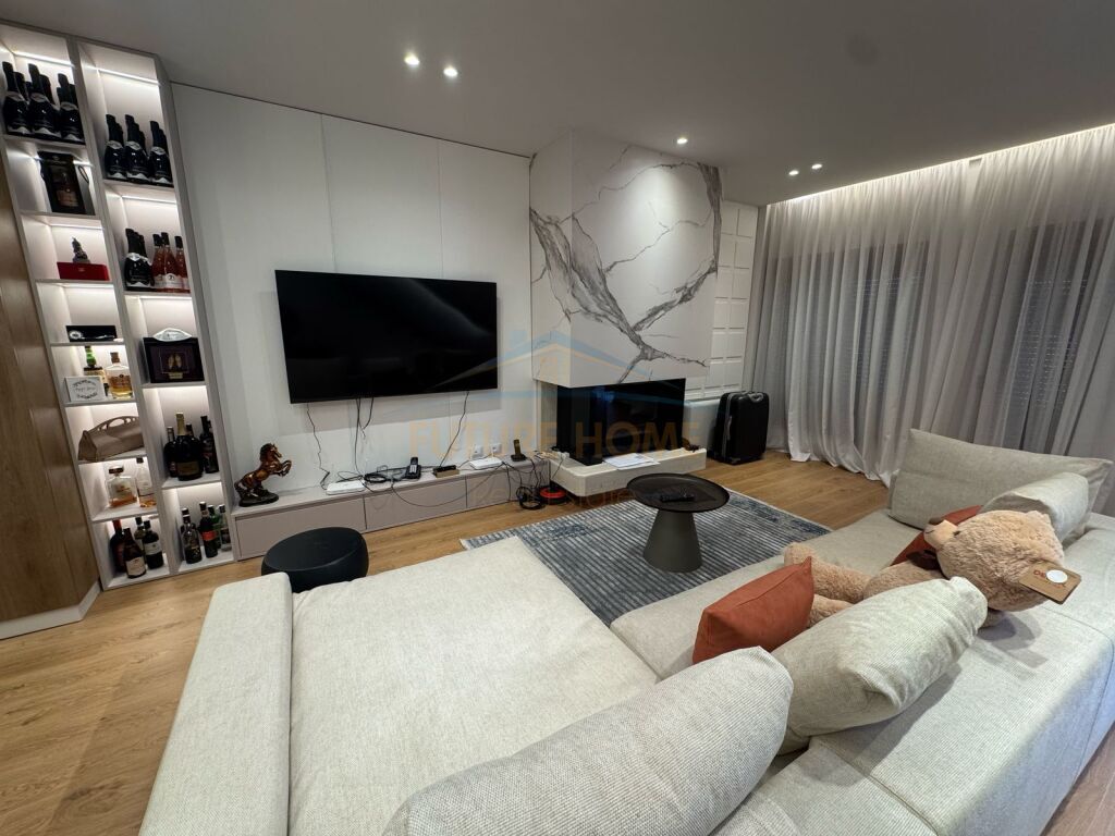 Qera, Vilë 3-Katëshe, TEG , Tiranë.