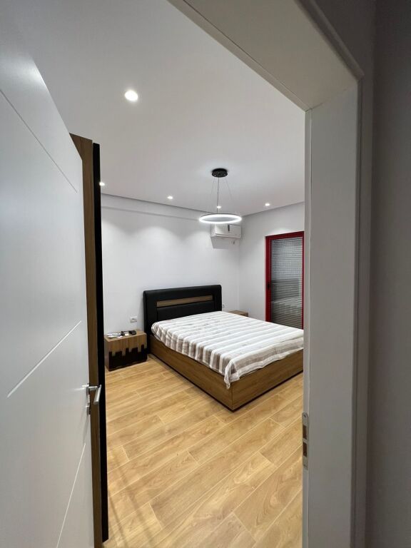 Apartament me qera te Pallatet E Verdha!