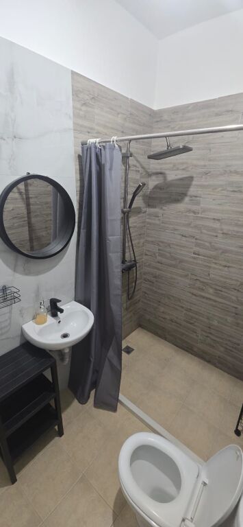 Jepet 1+1 me qra e mobiluar