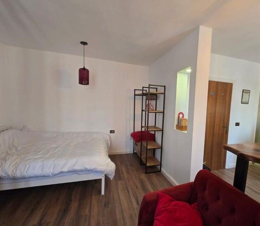 Garsoniere per Qira tek 21 Dhjetori - 42,000 ALL