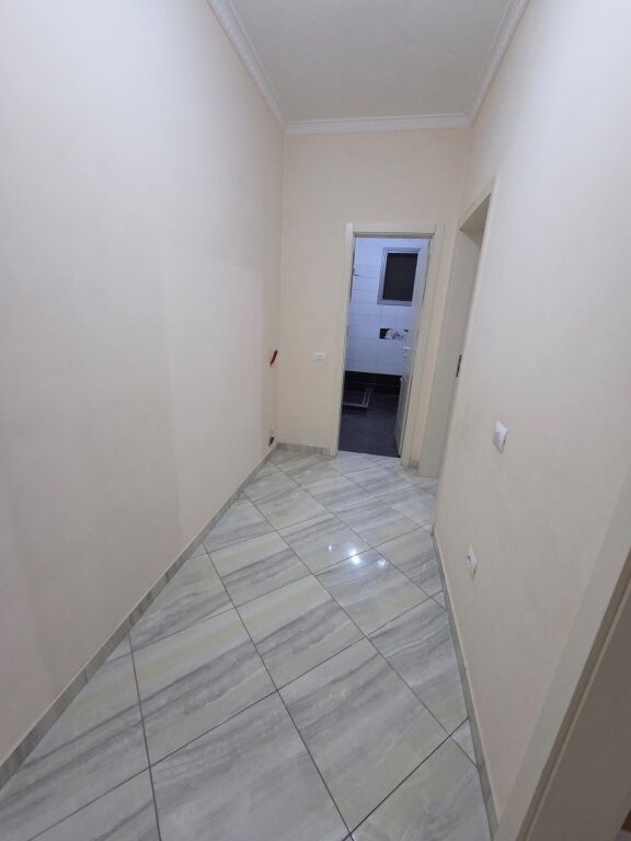 🏡 Jepet me qera apartament 1+1 në zonën e Spitallës  