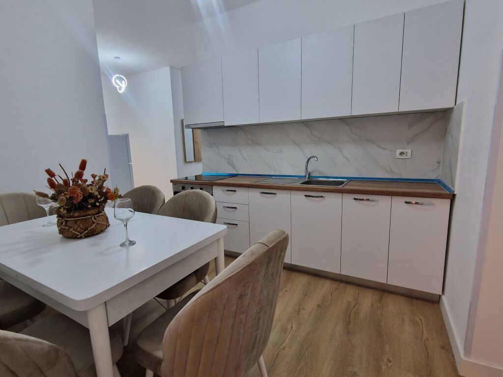 Jepet apartament 1+1 I pa banuar ne Myslym Shyr