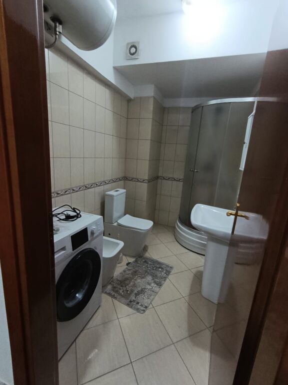 3+1+2 ME POST PARKIMI NE KOMUNE TE PARISIT ME QERA