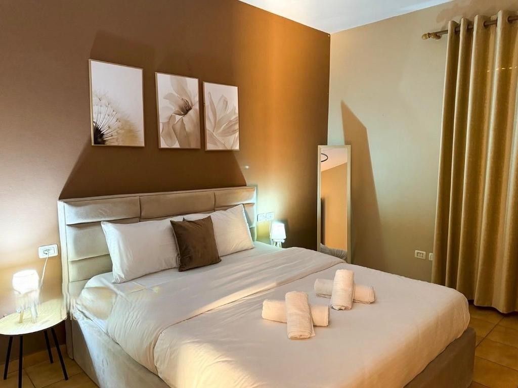 Affittiamo appartamento 1+1 + posto auto, in "Rruga e Barrikadave", Tirana! 750 € /Mese