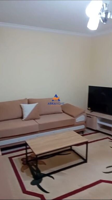 JEPET APARTAMENT ME QERA OSE SHITET "RRUGA QEMAL STAFA , XHAMLLIK" 60000 LEKE (QERA)