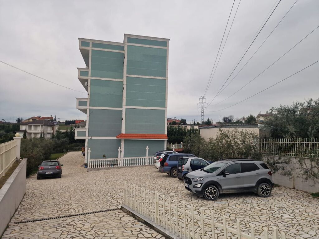 Eskluzive,Jepet me qera godine per bar-restorant-hoteleri ne Paskuqan